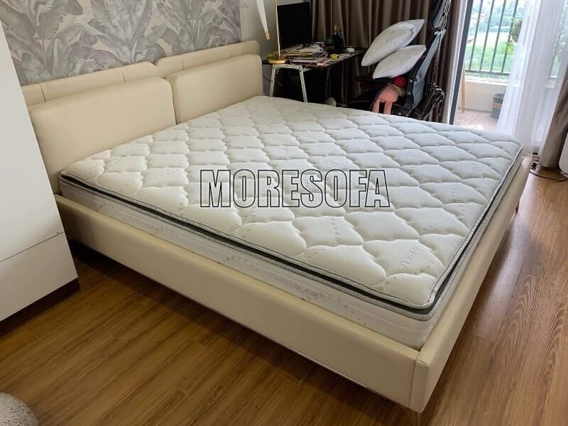 Mẫu giường gỗ tự nhiên bọc da hiện đại được ưa chuộng tại showroom nội thất MoreHome-MHG 0006